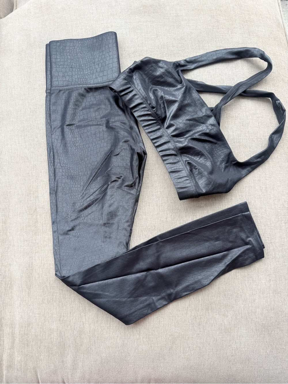 Carbon 38 Black High-Waist Faux Leather t - Women
Top medium & bottom small